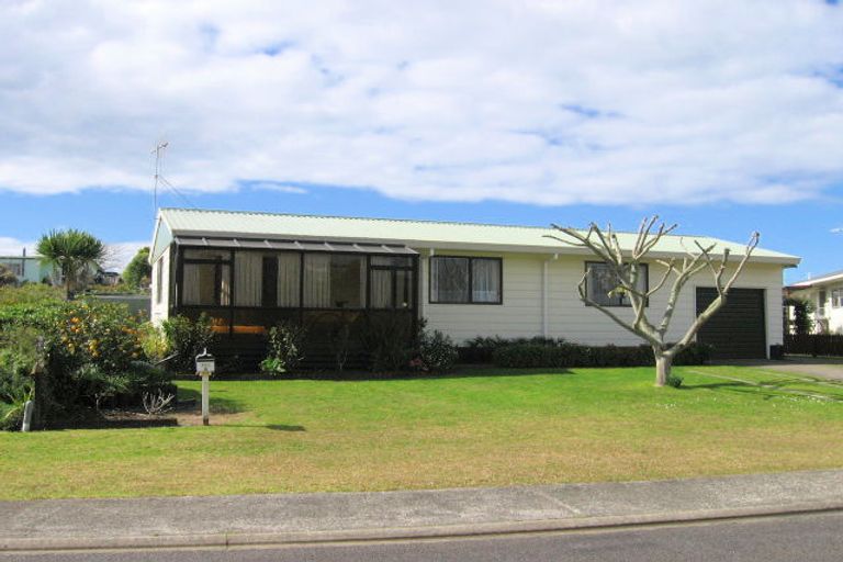 Photo of property in 110a Waverley Place, Whangamata, 3620
