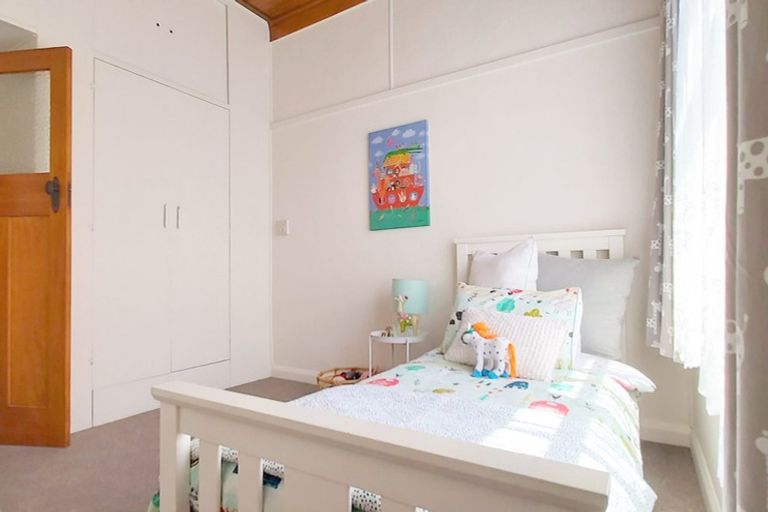 Photo of property in 20 Ropiha Street, Fitzroy, New Plymouth, 4312