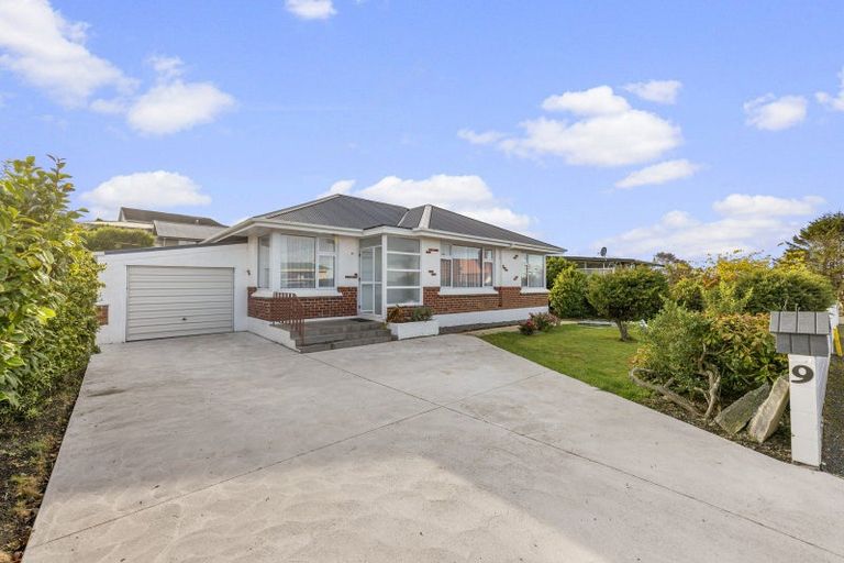 Photo of property in 9 Winston Place, Kew, Dunedin, 9012