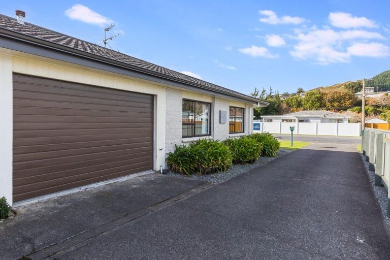 Photo of property in 39a Findlay Street, Tawa, Wellington, 5028