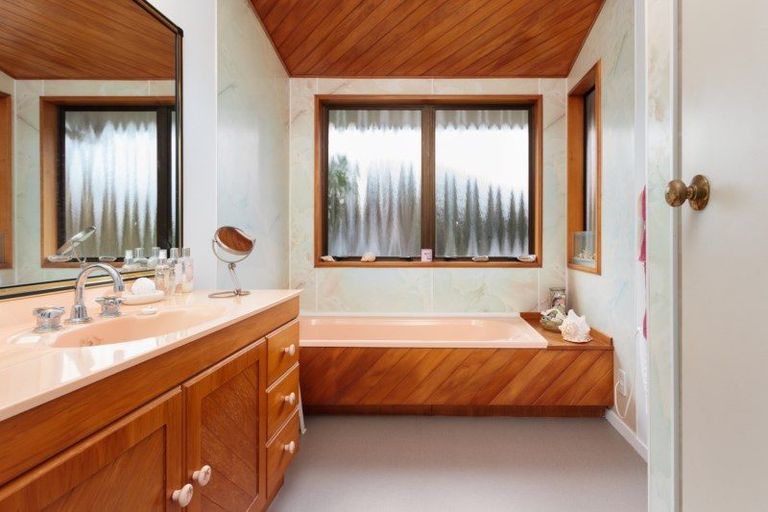 Photo of property in 8 Sunny Bay Road, Matua, Tauranga, 3110