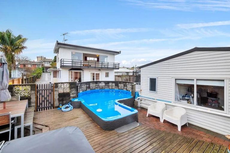 Photo of property in 5 Sullivan Avenue, Mangere Bridge, Auckland, 2022