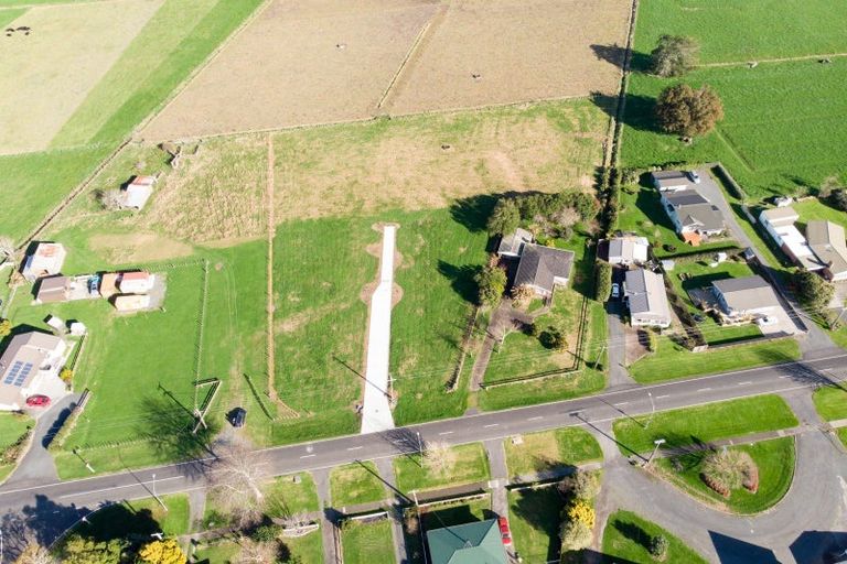 Photo of property in 41 Pipiroa Road, Ngatea, 3503