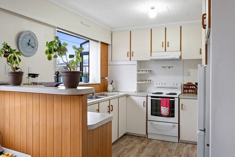 Photo of property in 1 Nikau Place, Otaki, 5512