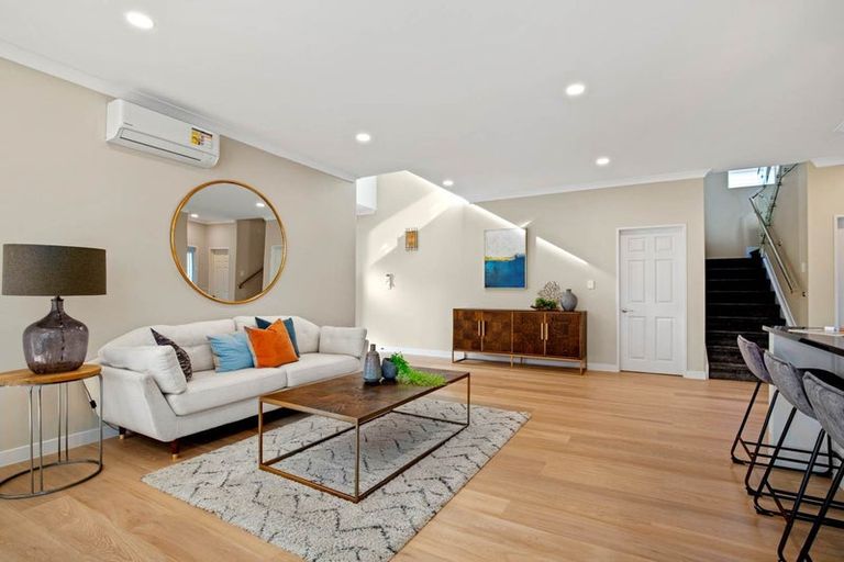 Photo of property in 4 Fender Place, Long Bay, Auckland, 0630