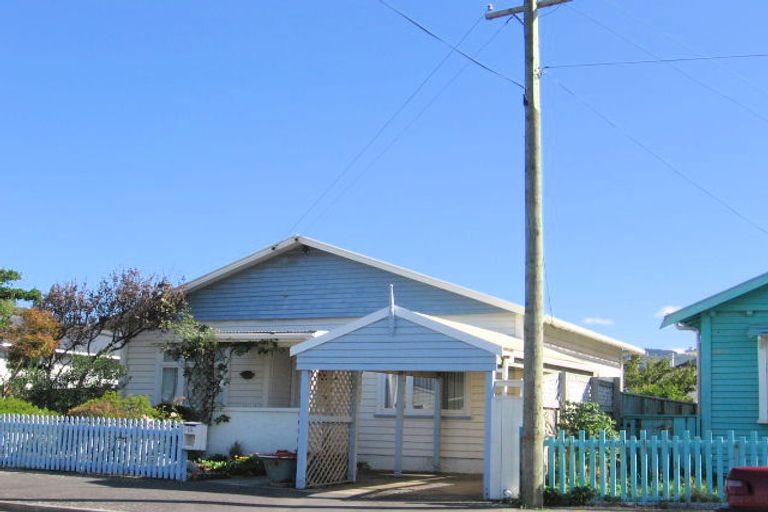 Photo of property in 15 Plunket Avenue, Petone, Lower Hutt, 5012