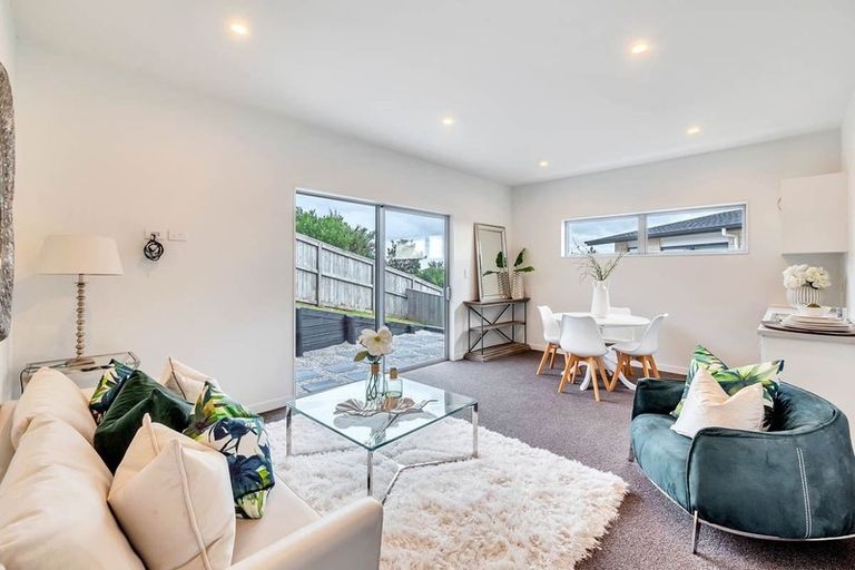 Photo of property in 21 Manawanui Way, Orewa, 0931