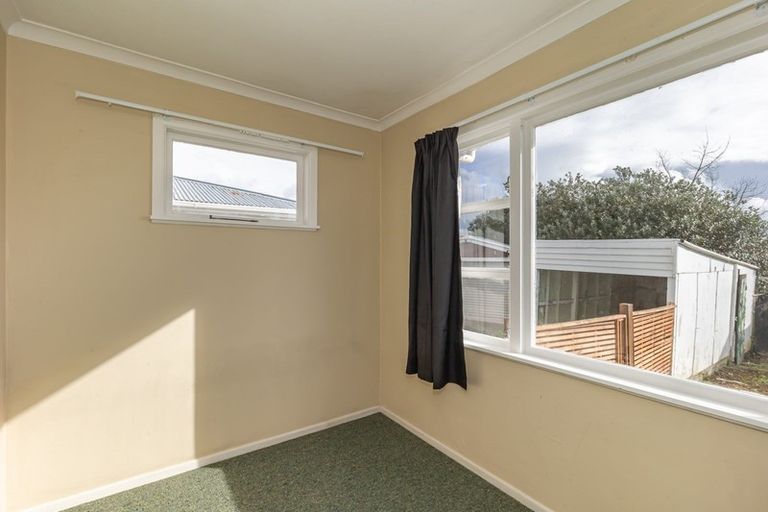 Photo of property in 17 Karaka Crescent, Levin, 5510