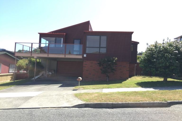 Photo of property in 16 Chestnut Grove, Maungaraki, Lower Hutt, 5010