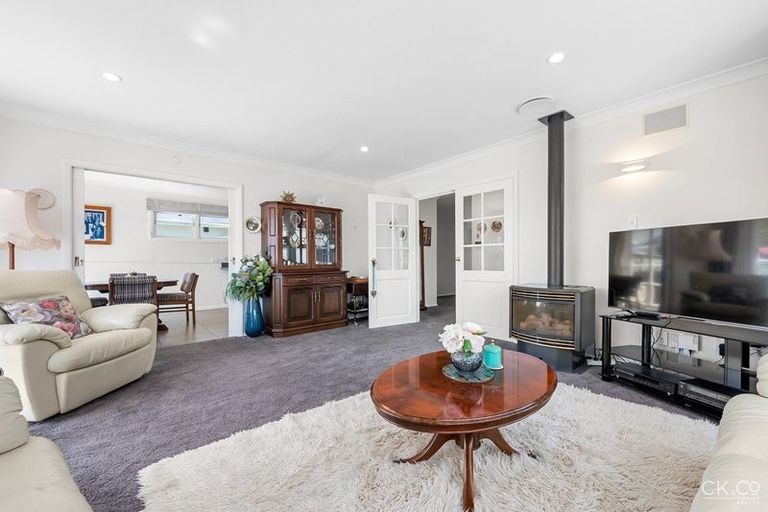 Photo of property in 9 Derwent Lee Grove, Epuni, Lower Hutt, 5011