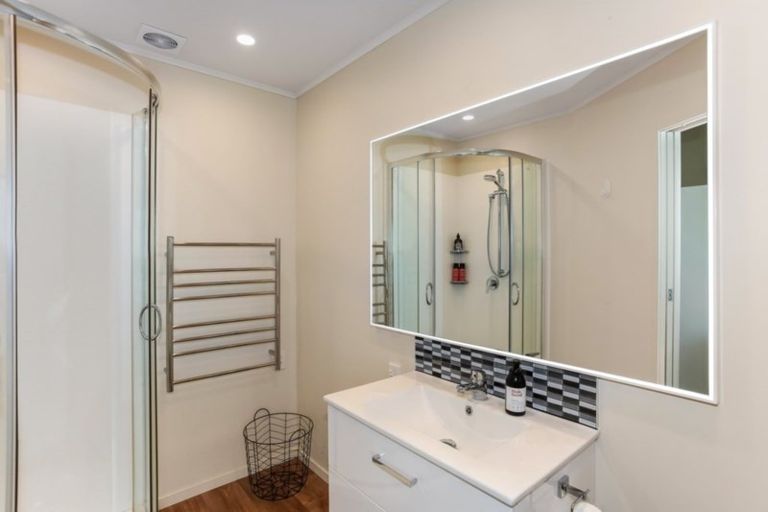 Photo of property in 2/30 Waiari Road, Conifer Grove, Takanini, 2112