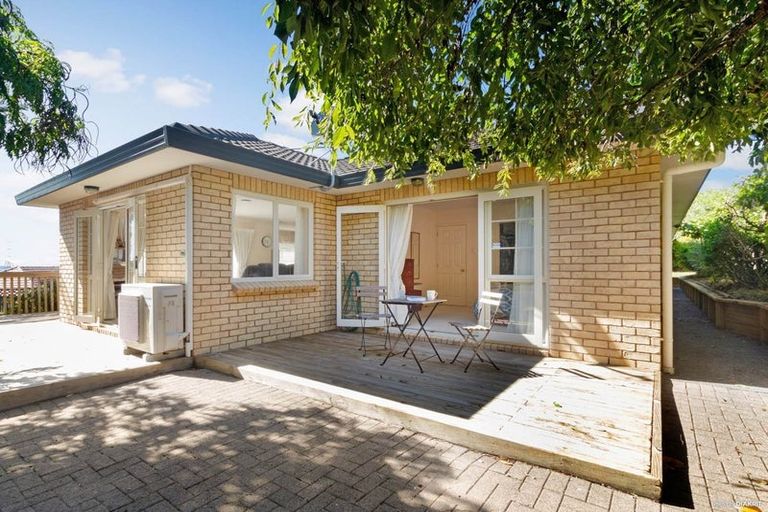 Photo of property in 1b Wakeling Avenue, Te Atatu South, Auckland, 0610