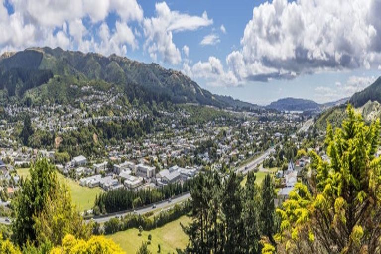 Photo of property in 94 Woodman Drive, Tawa, Wellington, 5028