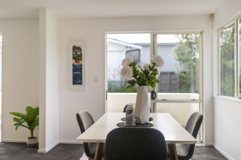 Photo of property in 2/42 Holland Road, Hillcrest, Auckland, 0627