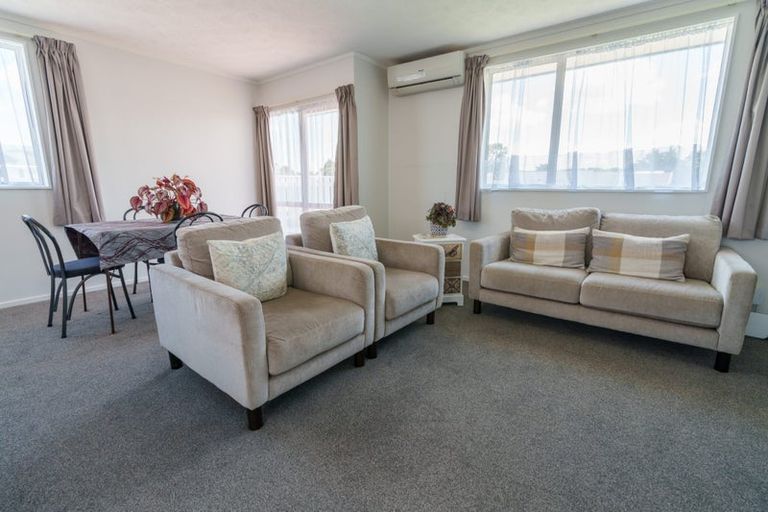 Photo of property in 33 Tiller Close, Kelvin Grove, Palmerston North, 4414