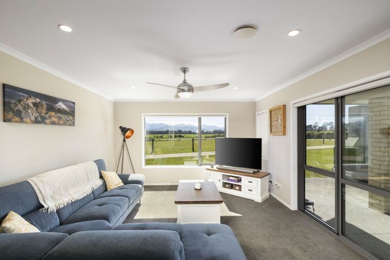 Photo of property in 250 Hughes Line, West Taratahi, Masterton, 5887