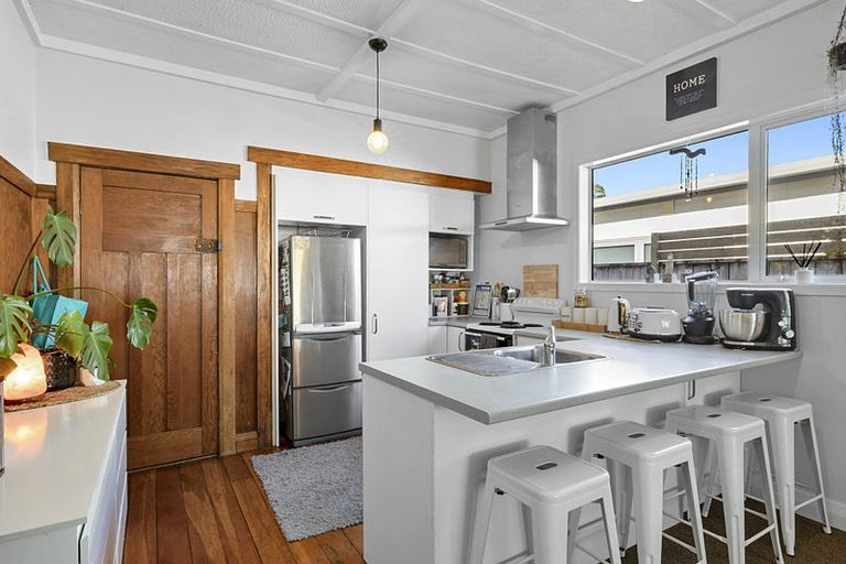 Photo of property in 17 Massey Street, Westown, New Plymouth, 4310