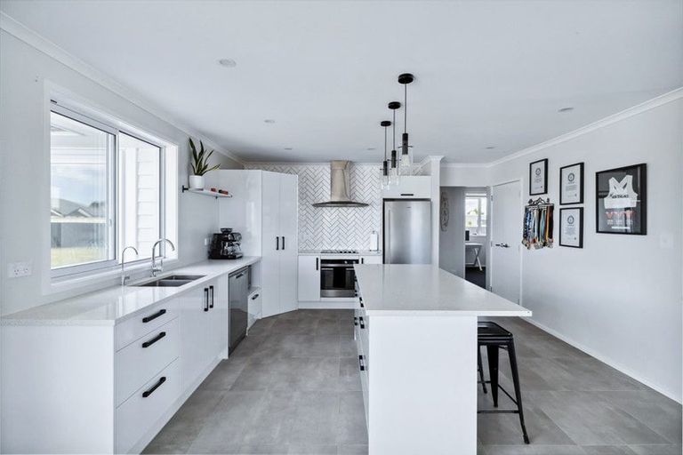 Photo of property in 28 George Street, Bulls, 4818