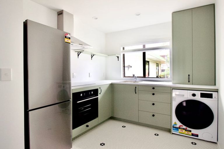 Photo of property in 3/708 Swanson Road, Swanson, Auckland, 0612