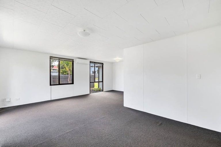 Photo of property in 28 Devonshire Road, Unsworth Heights, Auckland, 0632