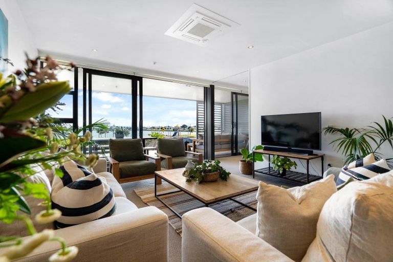 Photo of property in 208/7 Humber Street, Pandora, Napier, 4110