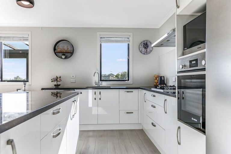 Photo of property in 18 Te Tiireke Drive, Glenview, Hamilton, 3206