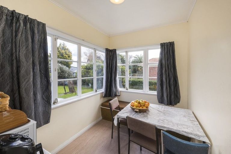 Photo of property in 77 Savage Crescent, West End, Palmerston North, 4412