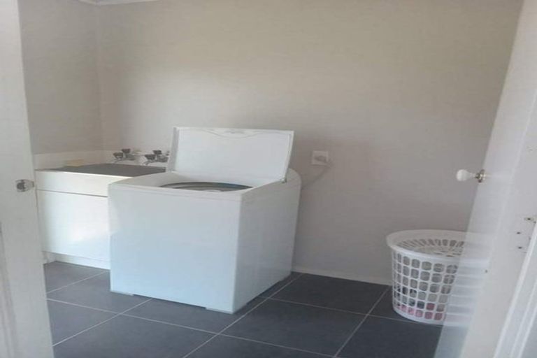 Photo of property in 17 Oreil Avenue, West Harbour, Auckland, 0618