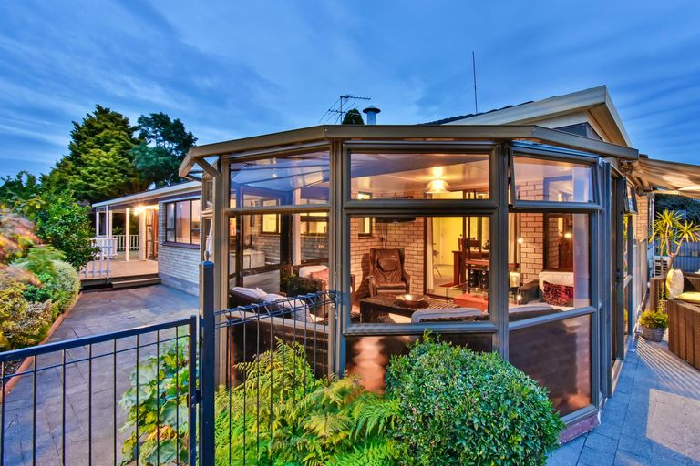 Photo of property in 9 Hazeldene Place, Opaheke, Papakura, 2113