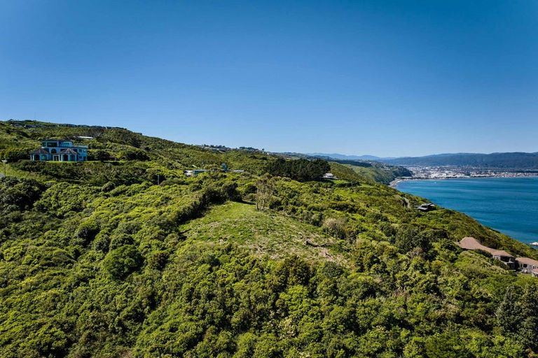 Photo of property in 50 Dungarvan Road, Newlands, Wellington, 6037