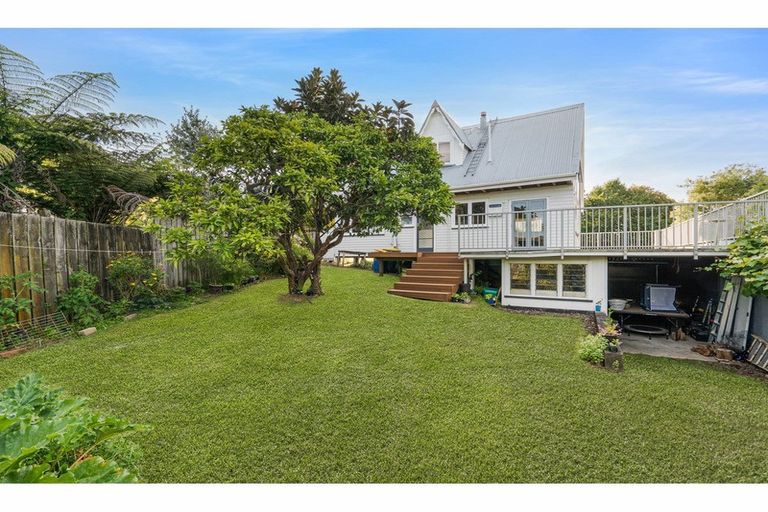 Photo of property in 14a South Lynn Road, Titirangi, Auckland, 0604
