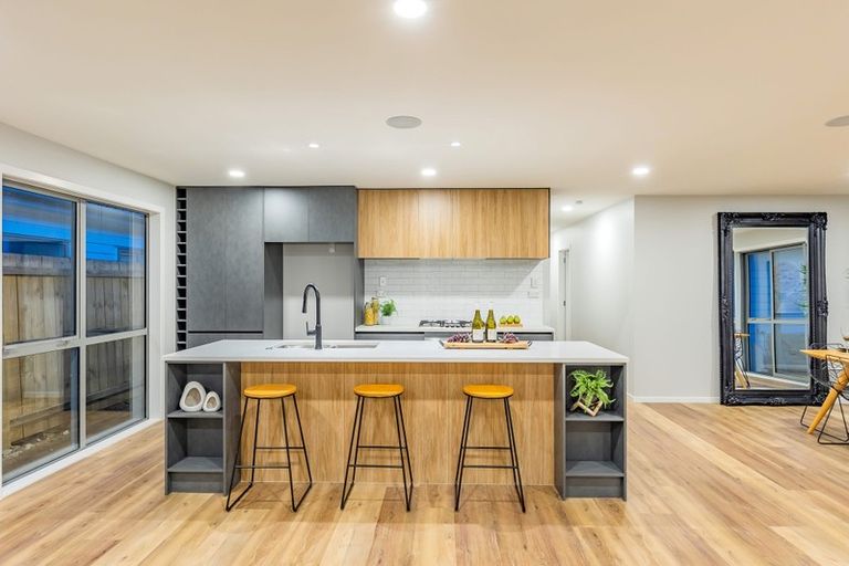 Photo of property in 17 Konoba Avenue, Kumeu, 0810