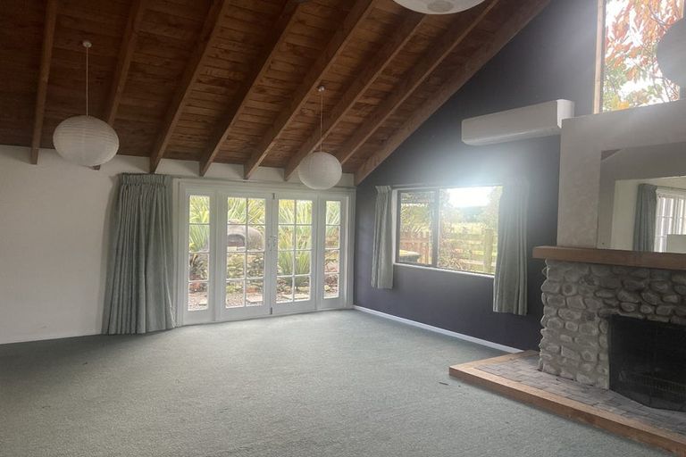 Photo of property in 103 Waikawa Beach Road, Manakau, Levin, 5573