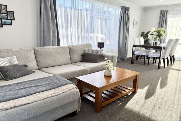 Photo of property in 43 Cleat Street, Whitby, Porirua, 5024