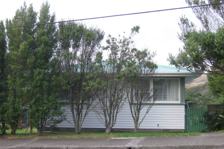 Photo of property in 22 Mark Avenue, Paparangi, Wellington, 6037
