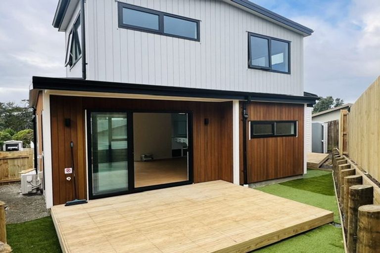Photo of property in 4a Lowell Place, Massey, Auckland, 0614