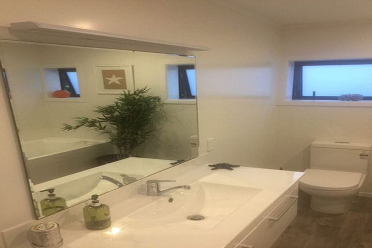 Photo of property in 82 Bay Street, Red Beach, 0932