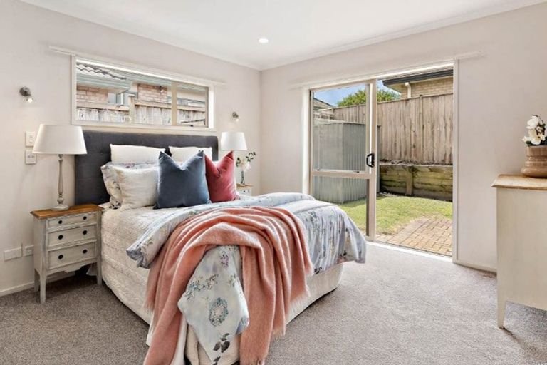Photo of property in 10 Attymon Lane, East Tamaki, Auckland, 2016