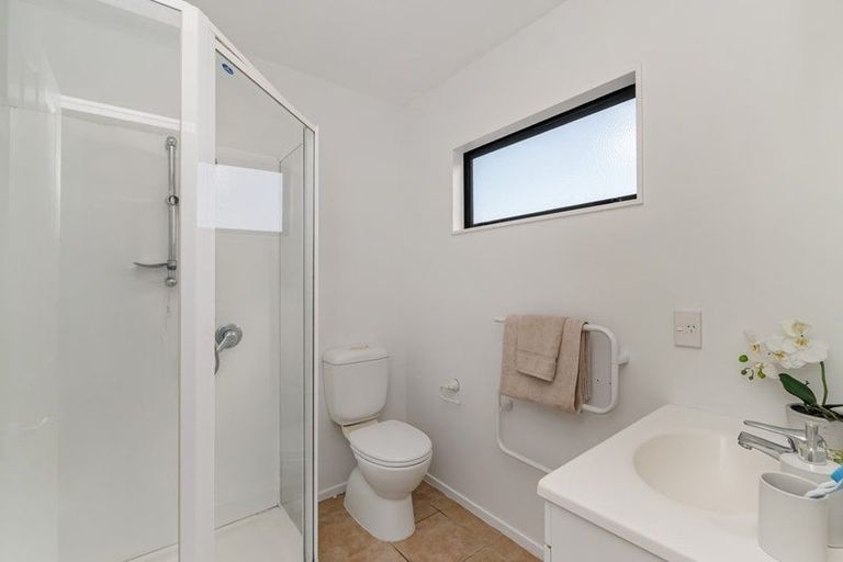 Photo of property in 16 Greenstone Place, Aotea, Porirua, 5024