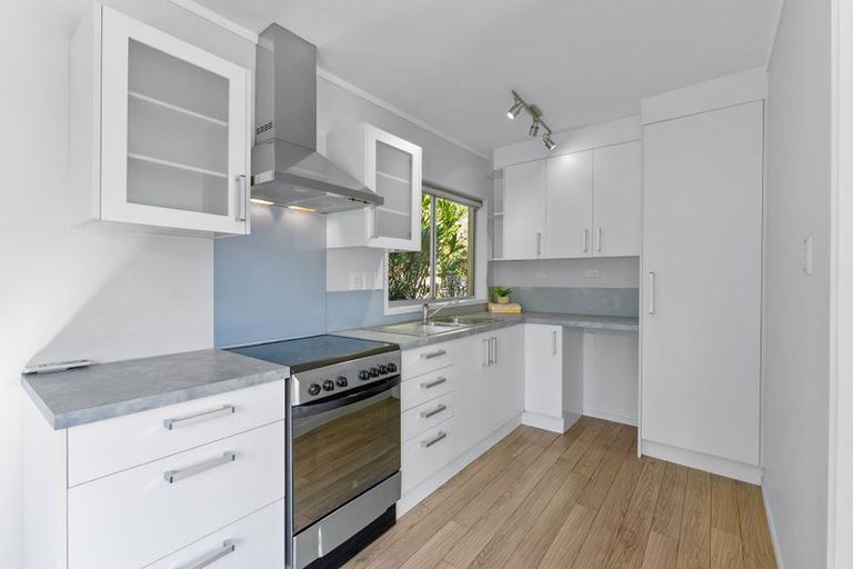 Photo of property in 2/3 Holt Avenue, Torbay, Auckland, 0630