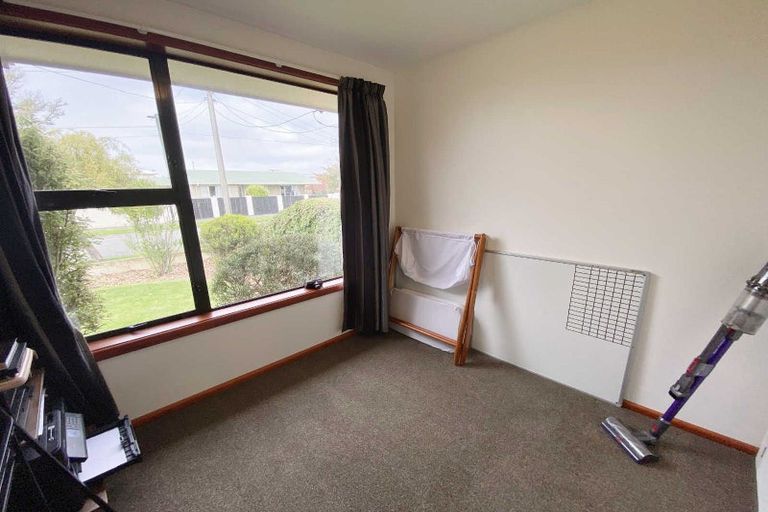 Photo of property in 15 Oldwood Street, Bishopdale, Christchurch, 8053