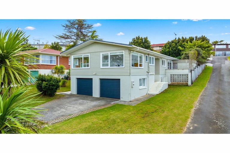 Photo of property in 81 Lynden Avenue, Hillcrest, Auckland, 0627