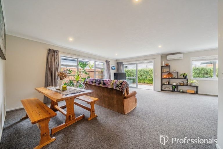 Photo of property in 98 Farmer Crescent, Taita, Lower Hutt, 5011