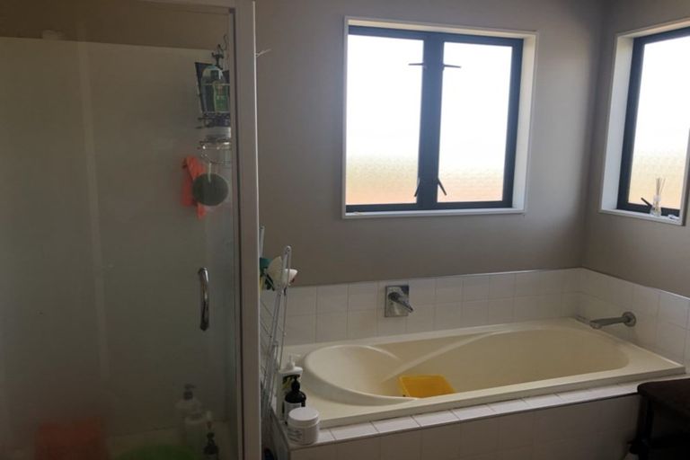 Photo of property in 10 Vintage Drive, Henderson, Auckland, 0612