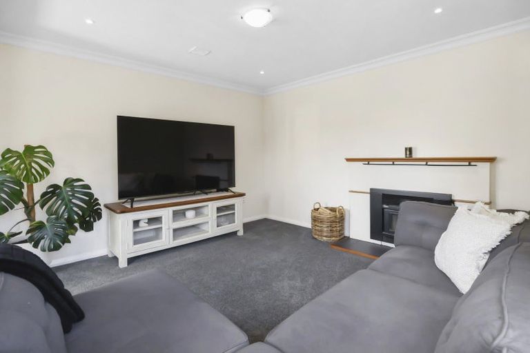 Photo of property in 1 Centennial Avenue, Helensburgh, Dunedin, 9010