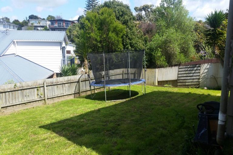 Photo of property in 1/32 Killarney Avenue, Torbay, Auckland, 0630