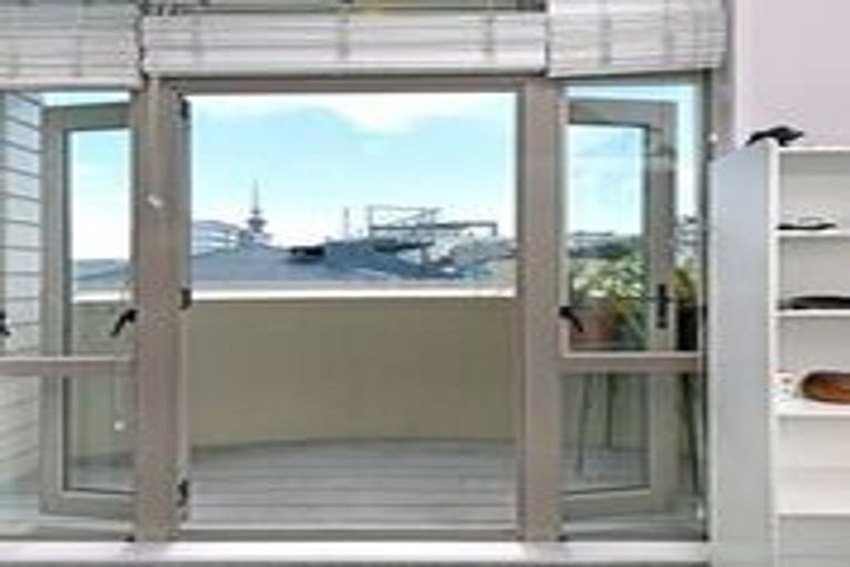 Photo of property in Henry Walton Flats, 4/2 Upper Queen Street, Auckland Central, Auckland, 1010