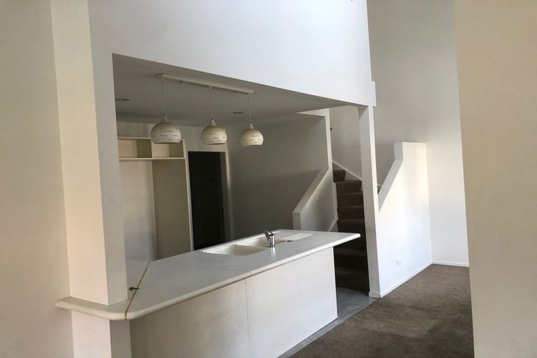 Photo of property in 25 Montilla Place, Manurewa, Auckland, 2102