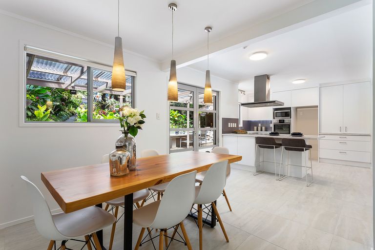 Photo of property in 3 Opanuku Road, Henderson Valley, Auckland, 0612