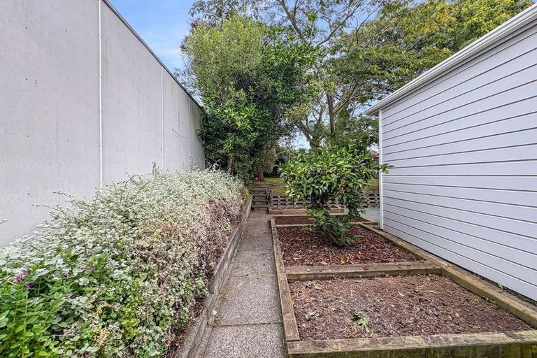 Photo of property in 23 Parkes Avenue, Saint Johns Hill, Whanganui, 4501